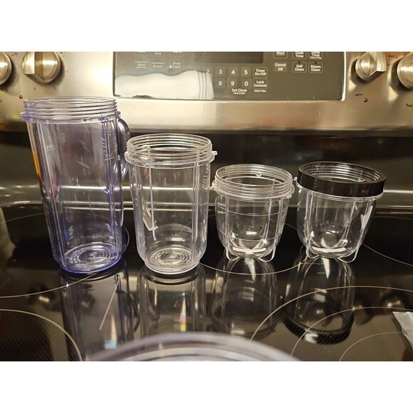 Lot Of 16 Pieces Nutribullet Assorted Cups & Lids / Tops + 1 Blade (Untested) - Picture 9 of 12